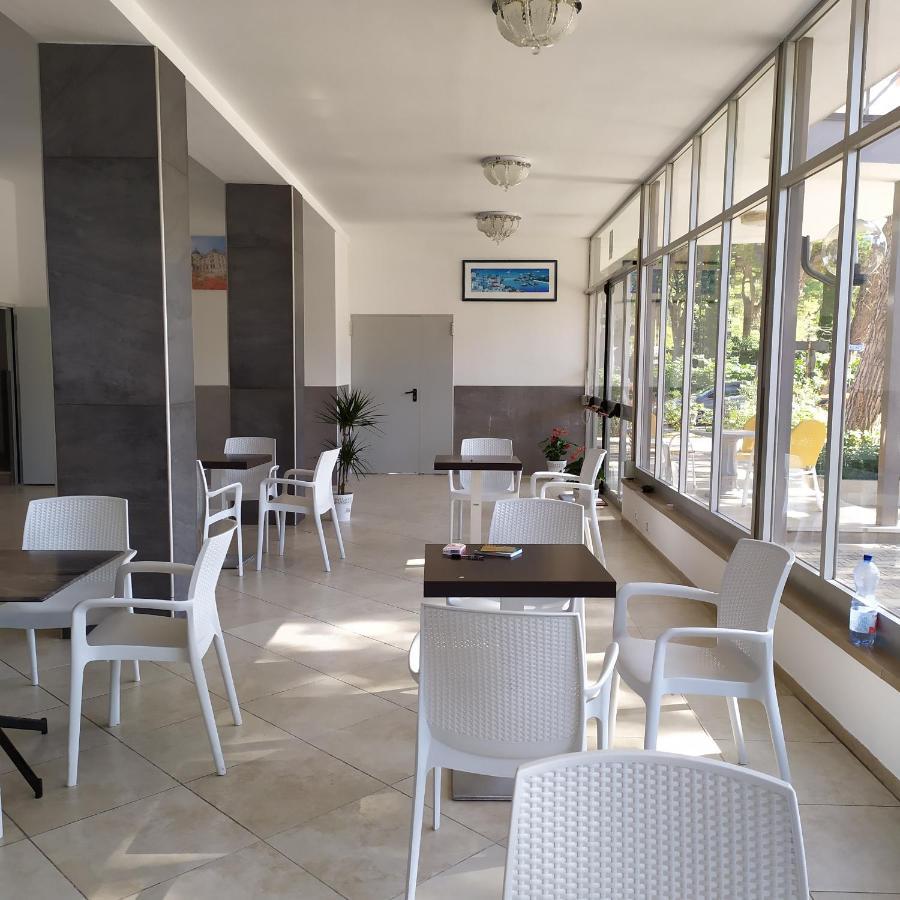 Hotel Madonna Del Pino Cervia Exterior photo