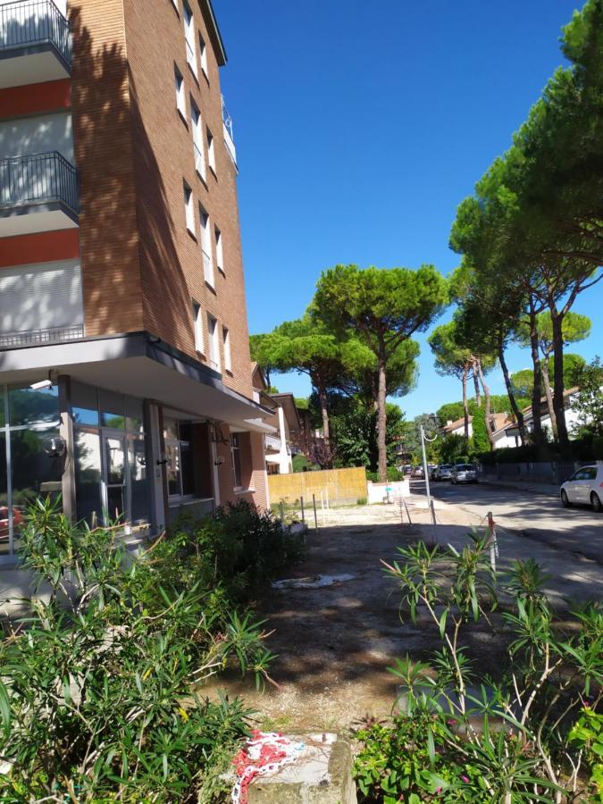 Hotel Madonna Del Pino Cervia Exterior photo
