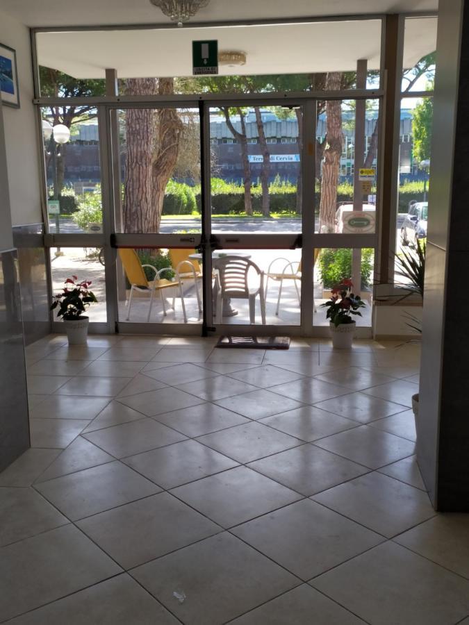 Hotel Madonna Del Pino Cervia Exterior photo