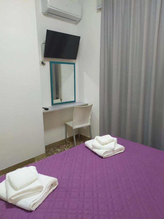 Hotel Madonna Del Pino Cervia Exterior photo
